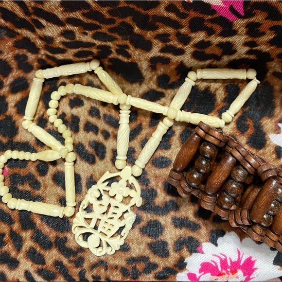 NWOT Ivory Japanese necklace and elastic bracelet - Picture 6 of 11